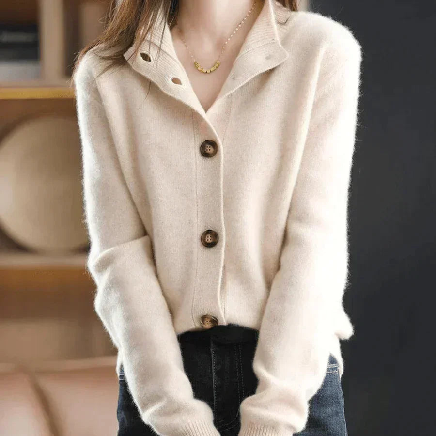 Lorine – Gebreid Damesvest met Elegante Knoopsluiting en Tijdloze Warmte