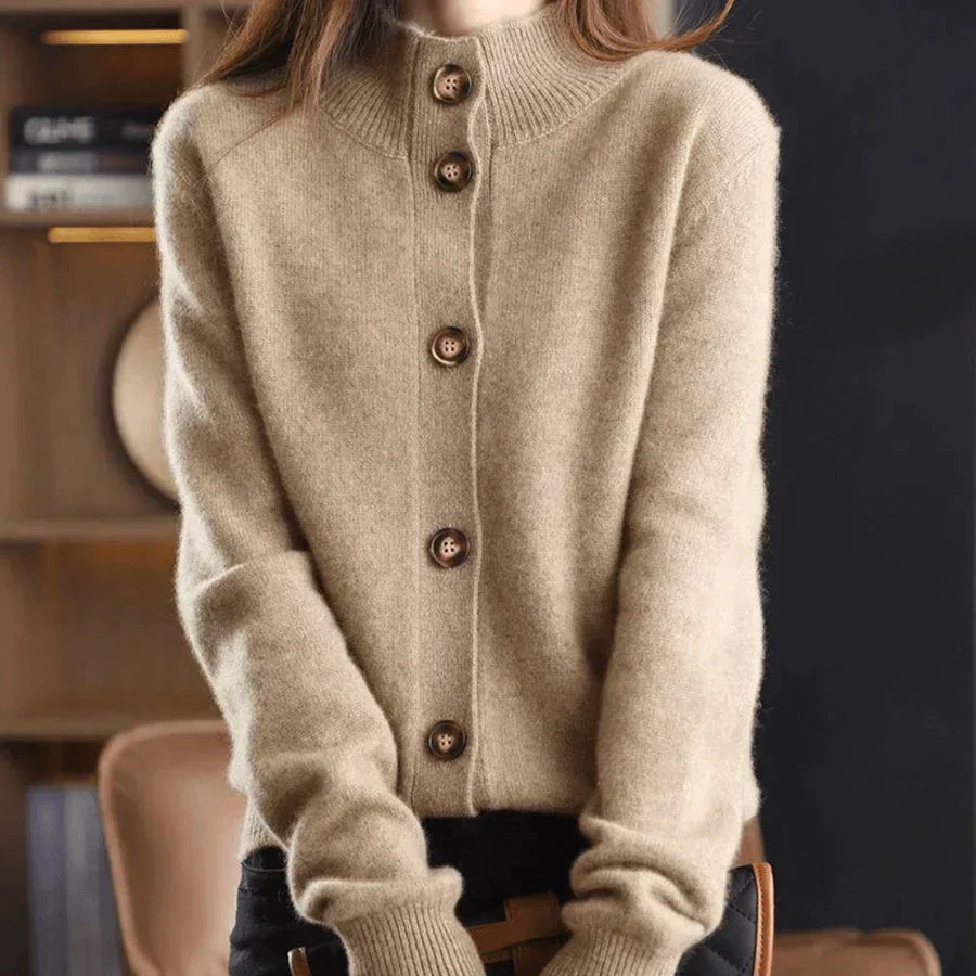 Lorine – Gebreid Damesvest met Elegante Knoopsluiting en Tijdloze Warmte
