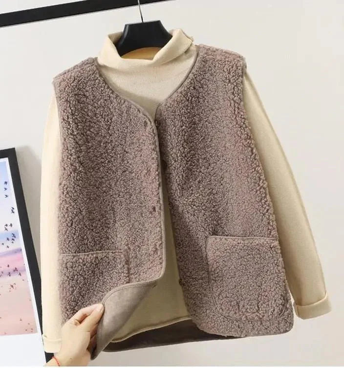 Isadora – Pluche Gilet met Luxe Zachte Textuur en Tijdloze Elegantie