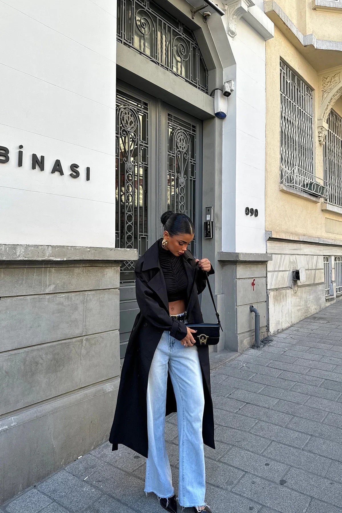 Amara Classic Trenchcoat – Tijdloze Elegantie voor het Koude Seizoen