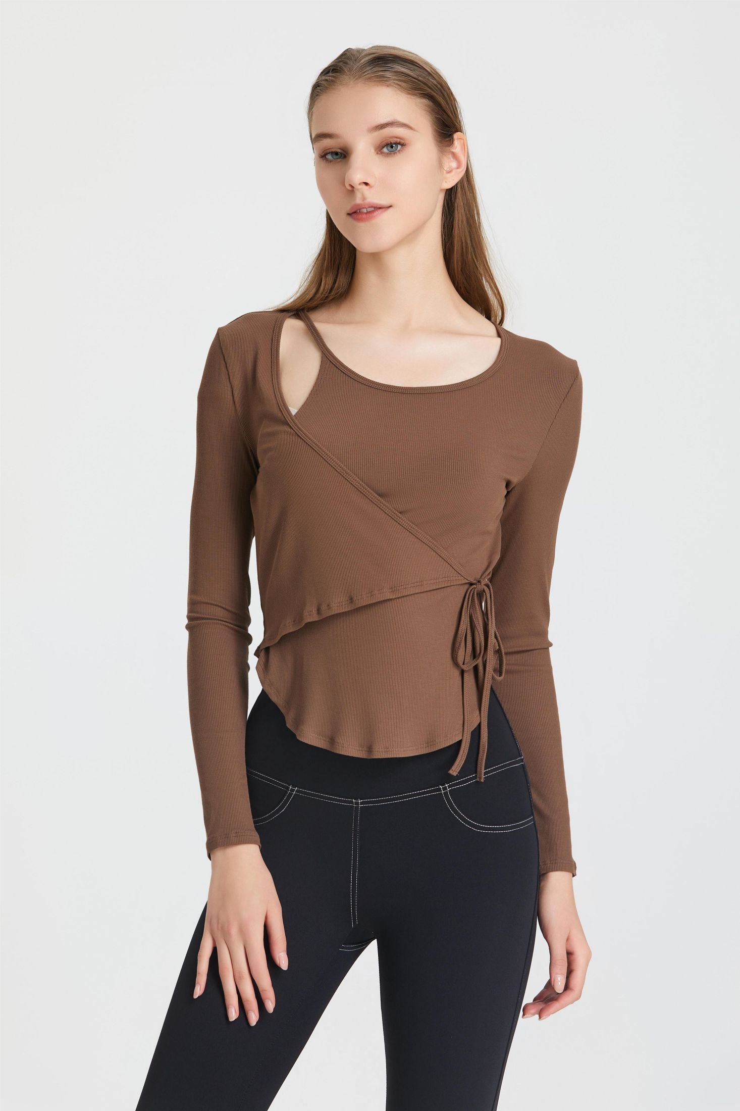 Marisse Wikkeltop – Asymmetrische Elegantie met Tijdloze Charme