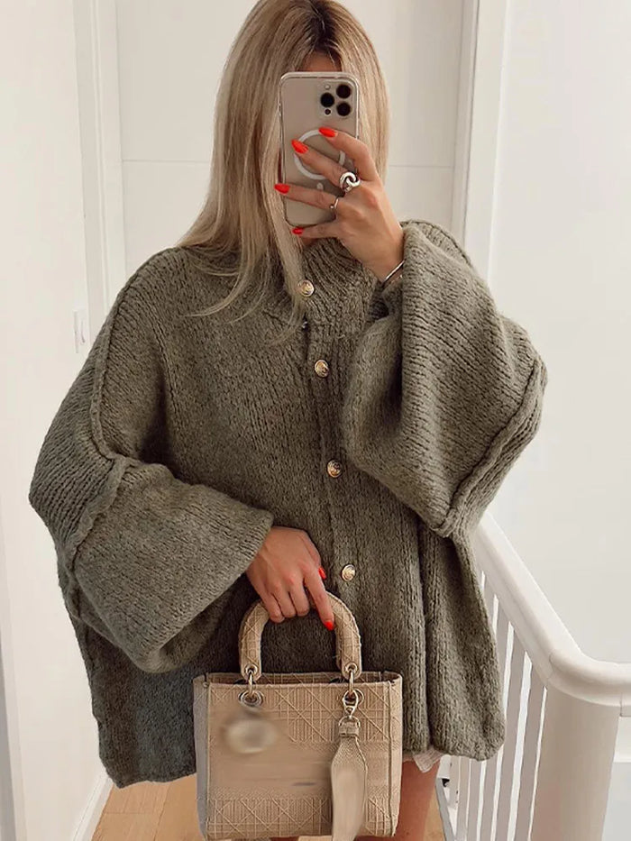 Fenoura – Oversized dames cardigan met luxe gouden details