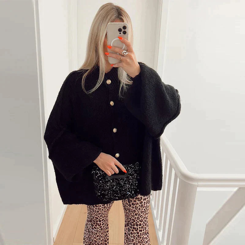 Fenoura – Oversized dames cardigan met luxe gouden details