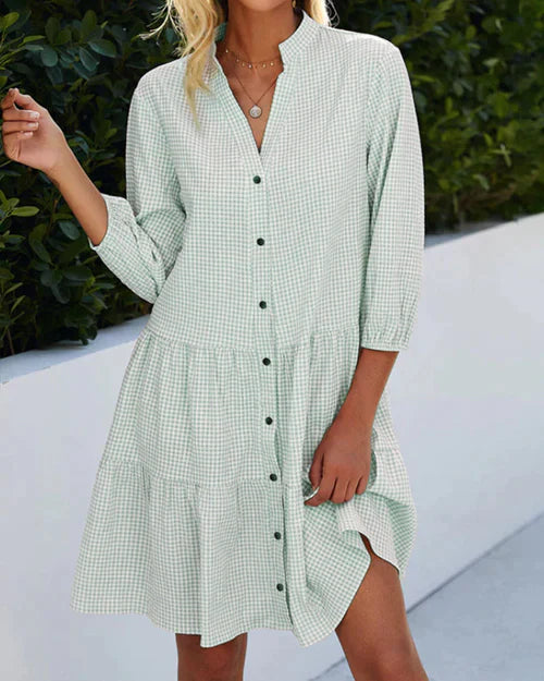 Dames zomerjurk met V-hals, ruitpatroon en knoopsluiting – comfortabel en elegant
