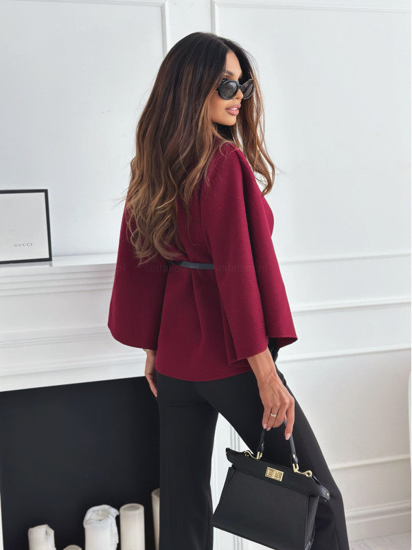 Cyarisse – Batwing Cloak Top met Riem, Warm & Elegant