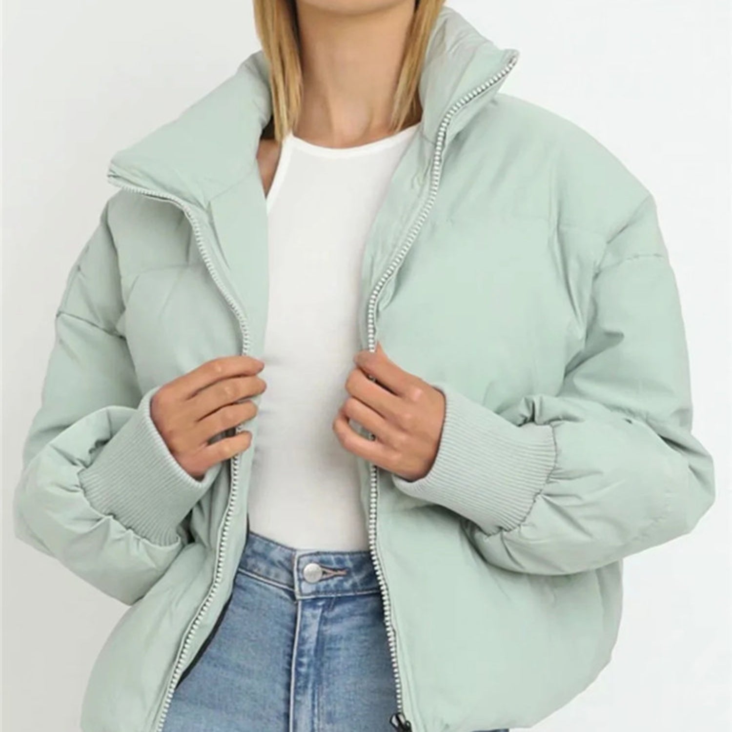 Leonie Cropped Donsjas – Warmte en Stijl in een Modern Silhouet