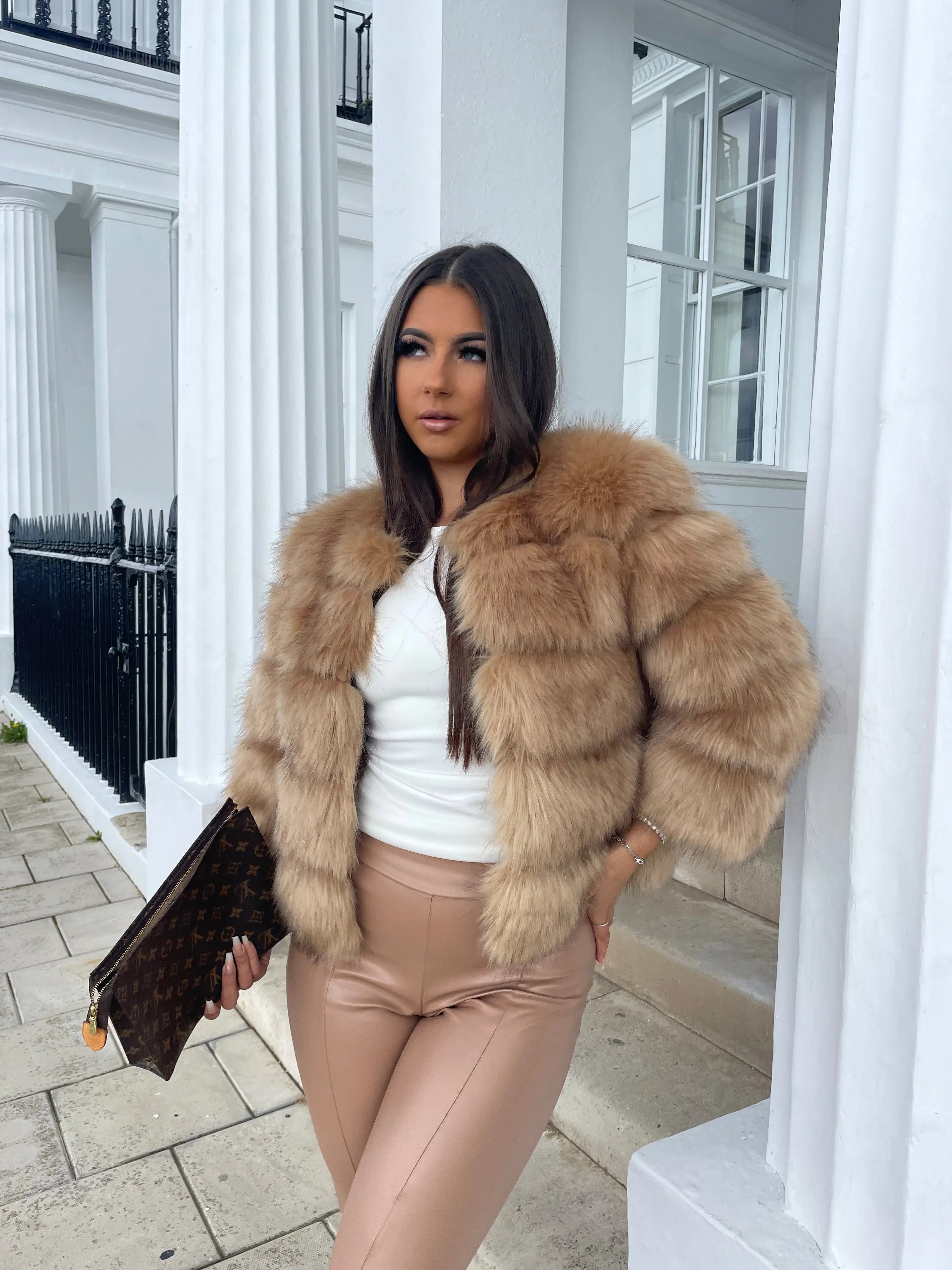 Marvella Bontjas – Luxe Warmte met een Glamoureuze Touch