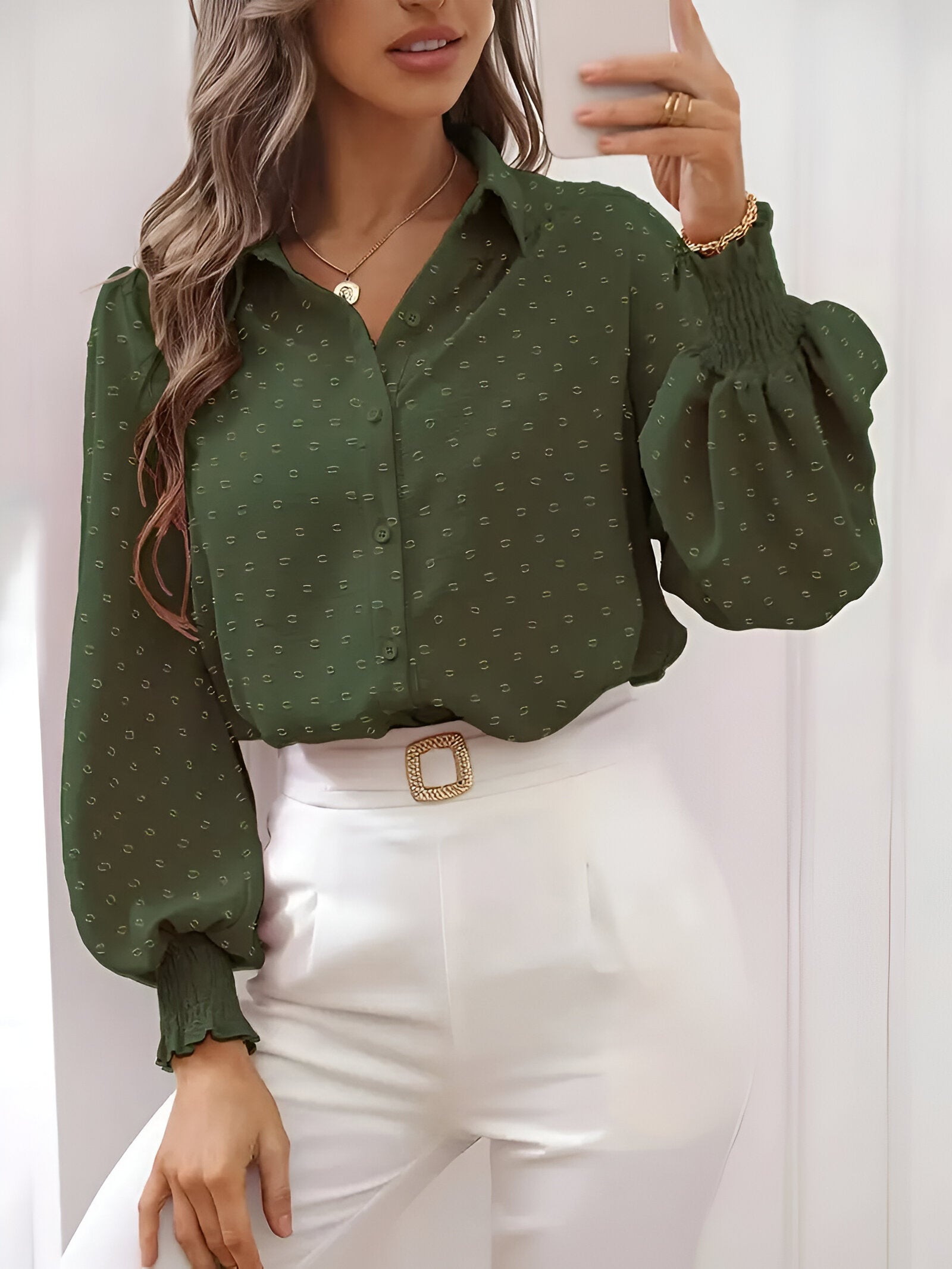 Cléonie Swiss Dot Blouse – elegante blouse met lantaarnmouwen en verfijnde textuur