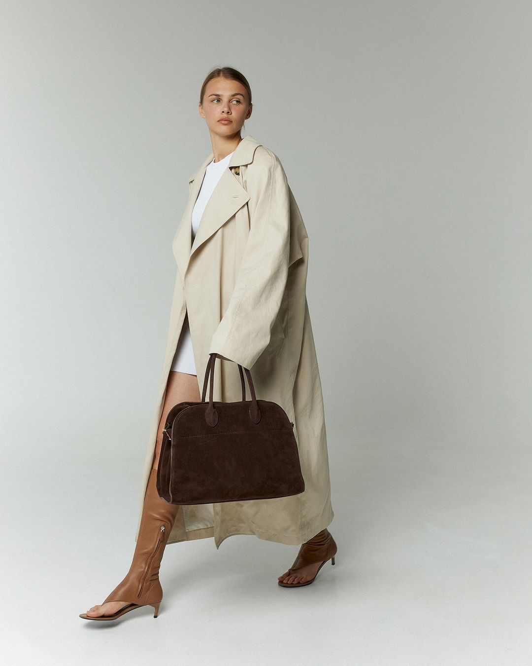 Seraphine – Luxe Suède Tote met Gouden Details, Elegant & Functioneel