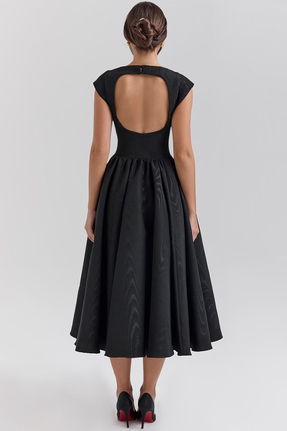 Valéria – Tijdloze Elegante Jurk met Flatterende Taille en Vloeiende Rok