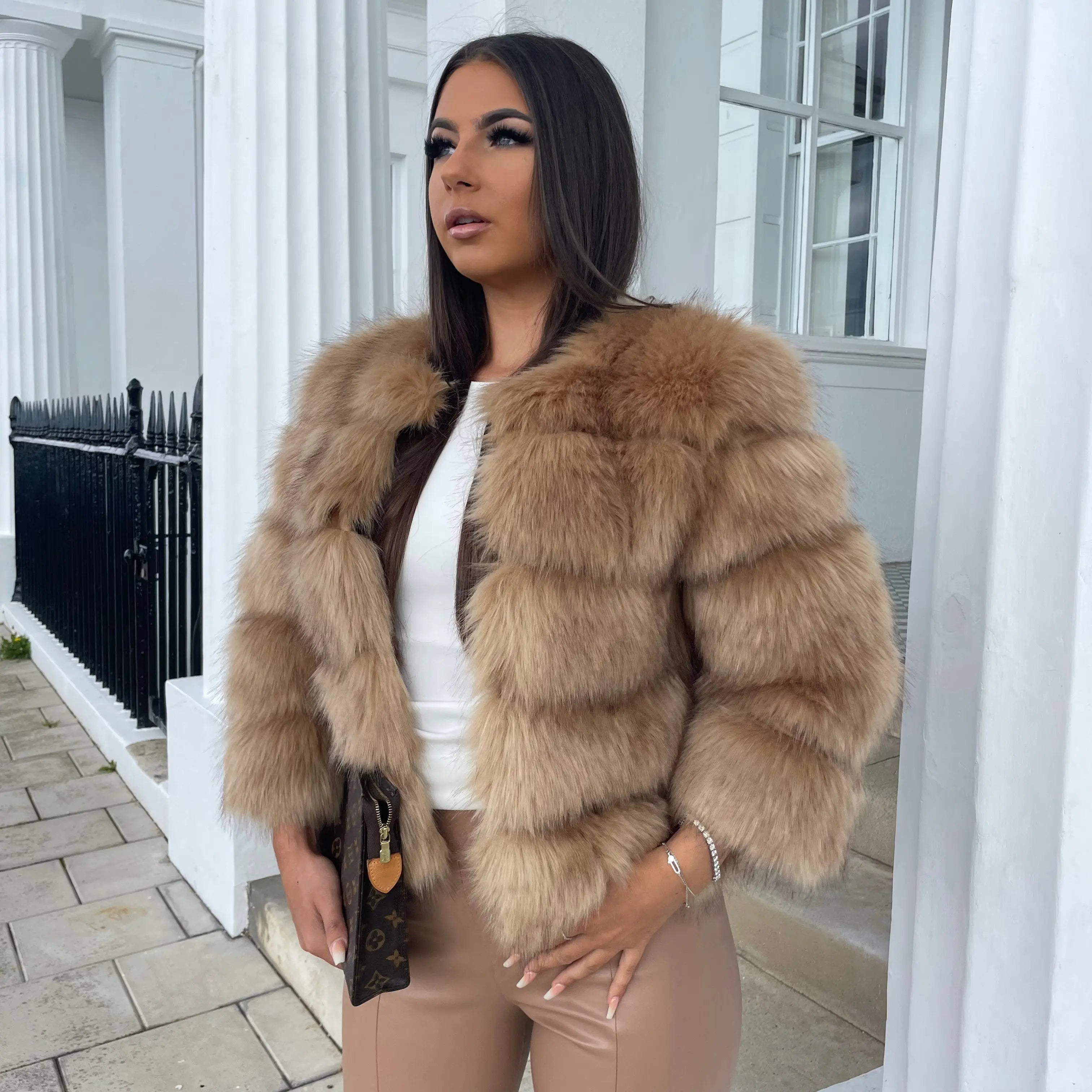 Marvella Bontjas – Luxe Warmte met een Glamoureuze Touch