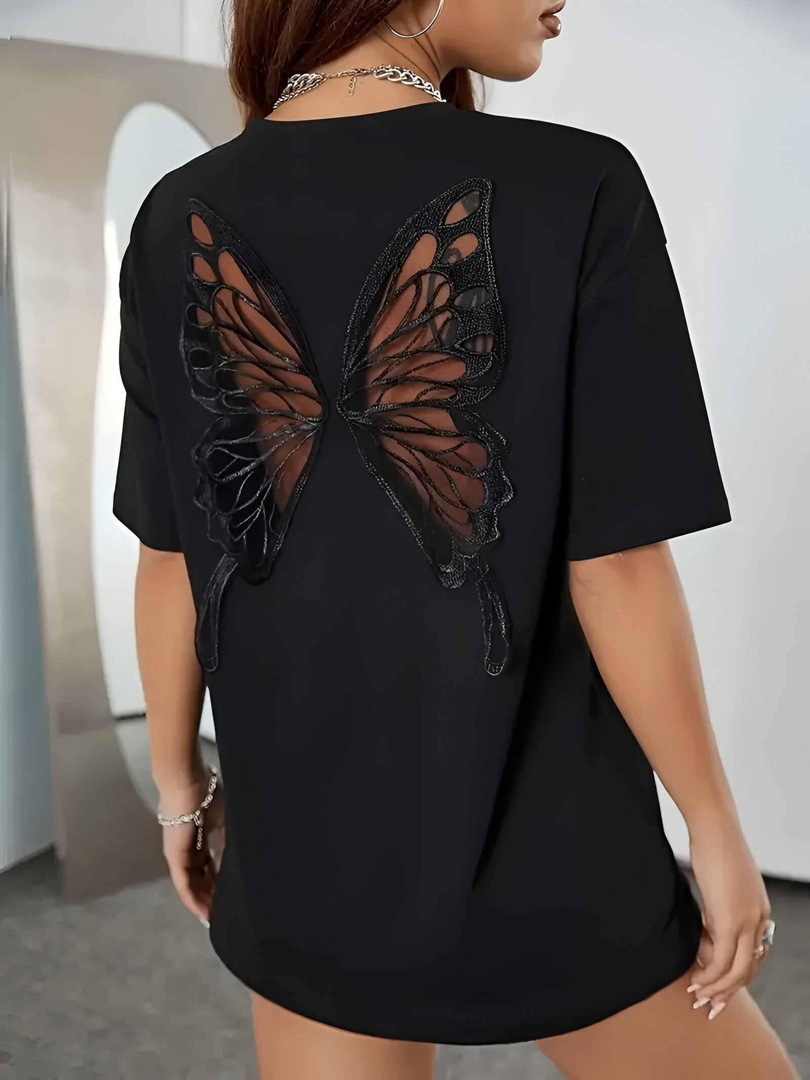 Eliora – Cropped Dames T-shirt met Vlinderkant & Lange Mouwen
