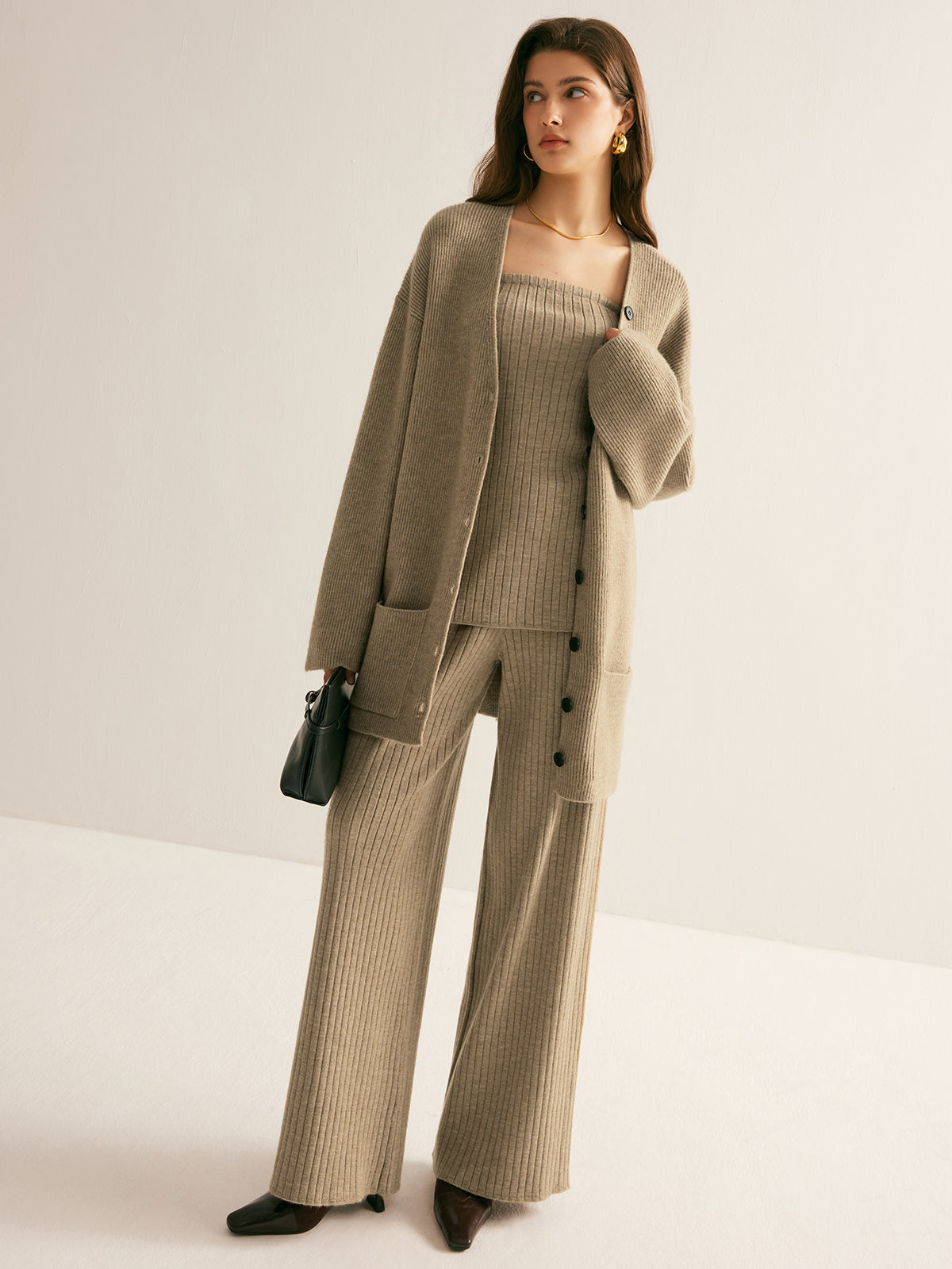 Rianne Ribgebreide Cardigan – Comfort en Stijl in één Tijdloos Ontwerp