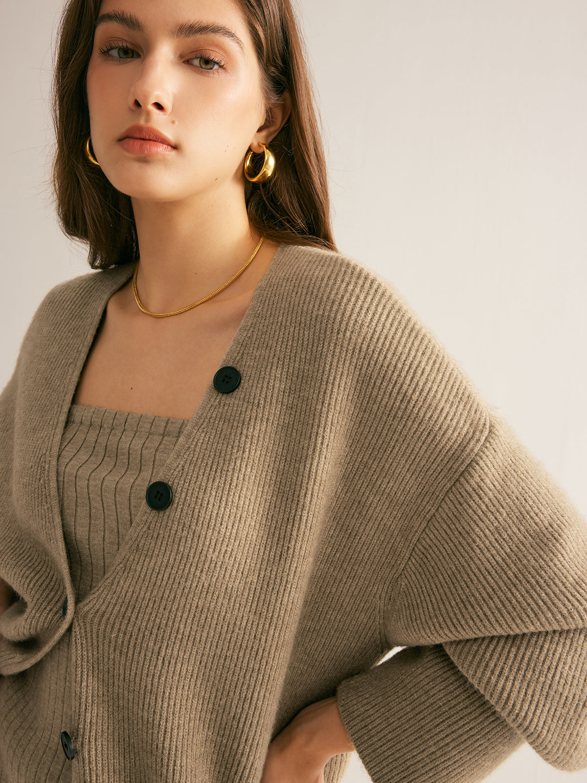 Rianne Ribgebreide Cardigan – Comfort en Stijl in één Tijdloos Ontwerp