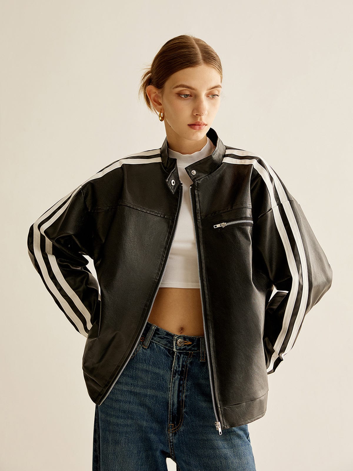 Avyrelle Zwarte Leren Jas met Contraststrepen – Stoer, Chic en Tijdloos Modern