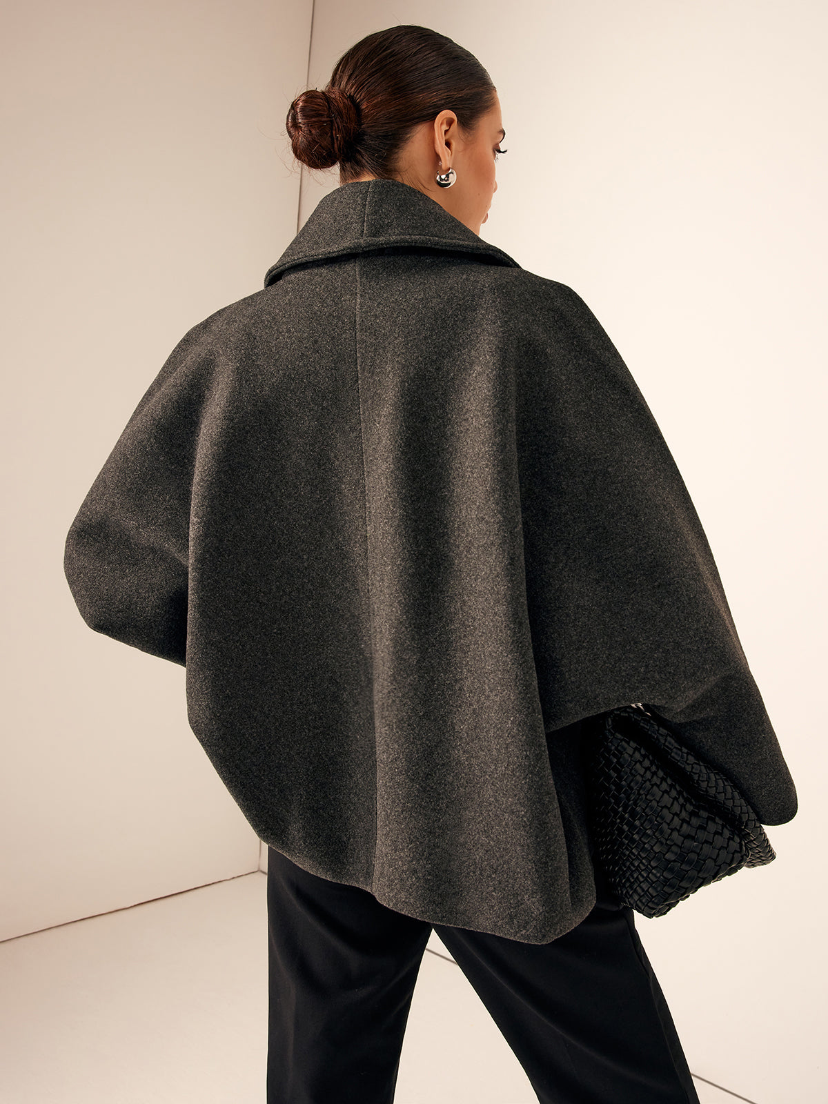 Liona Wollen Jas – Zachte Warmte en Tijdloze Elegantie