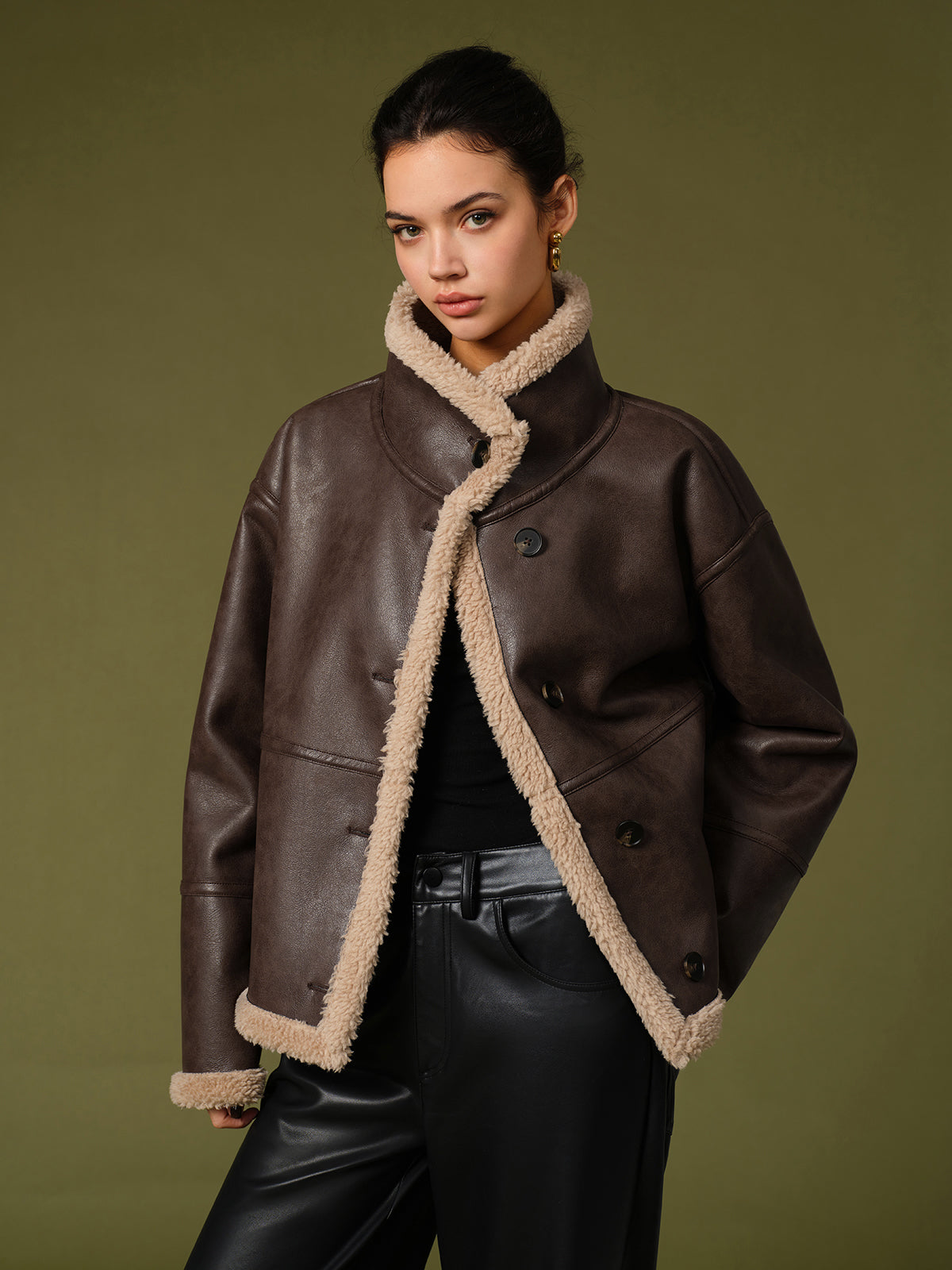 Maren Vegan Leather Jacket – Luxe Warmte & Tijdloze Stijl in Één