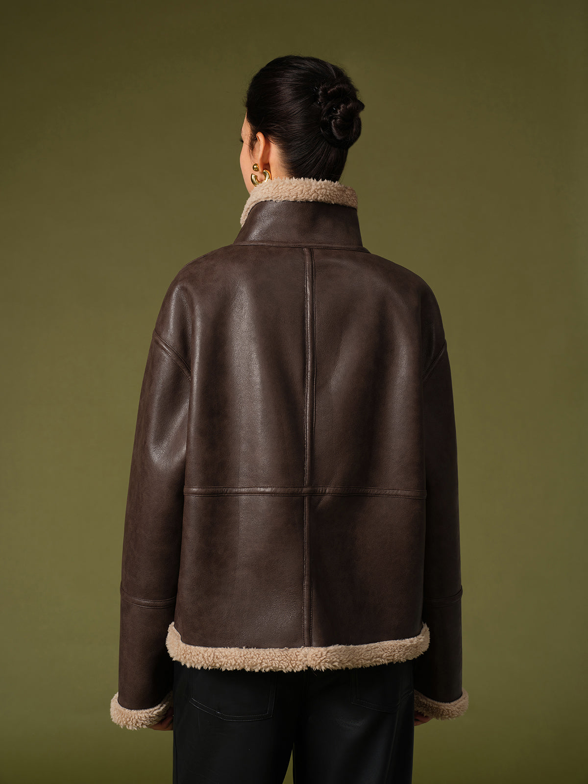 Maren Vegan Leather Jacket – Luxe Warmte & Tijdloze Stijl in Één
