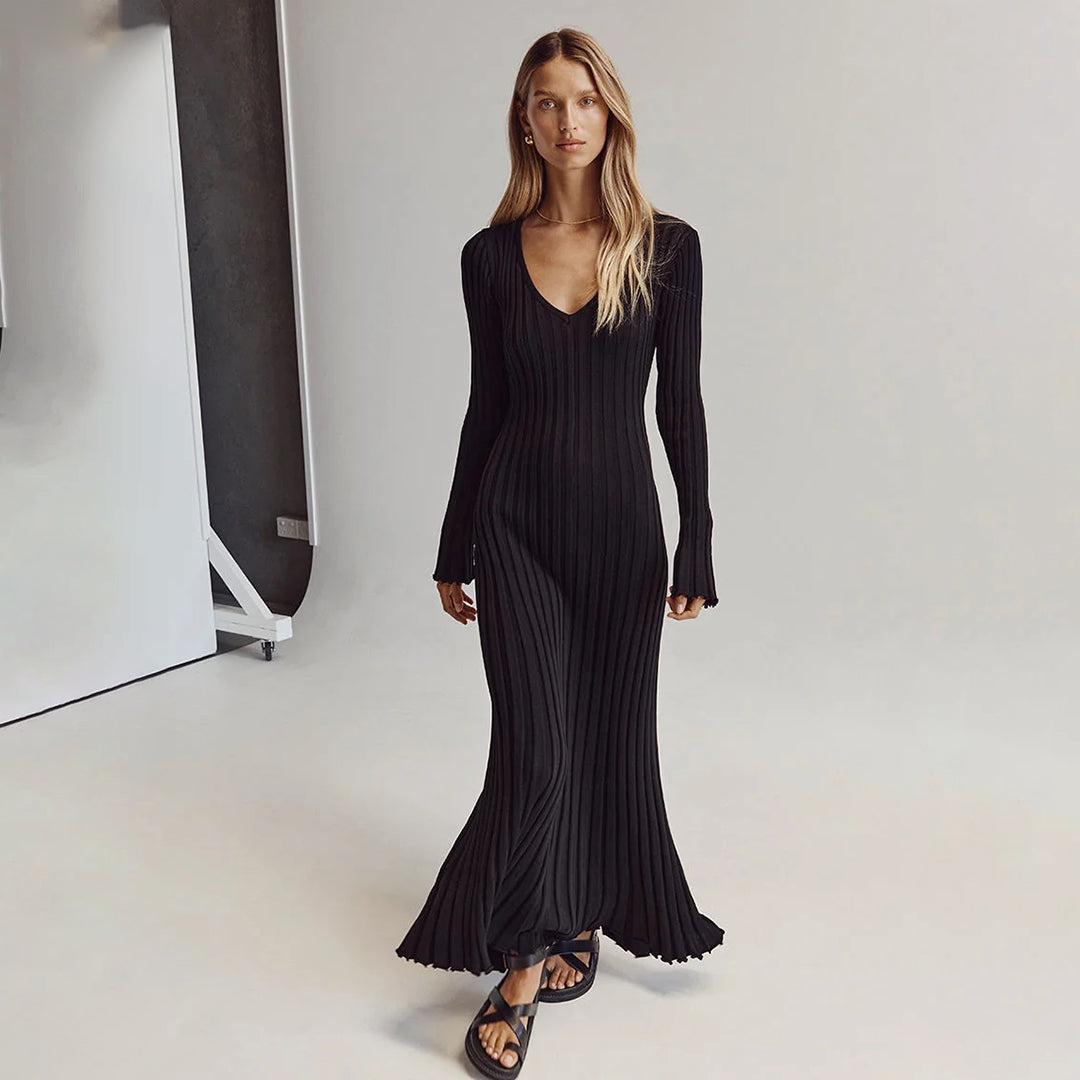 Loréva – Ribgebreide Midi Jurk met Verstelbare Taille en Elegant V-Silhouet