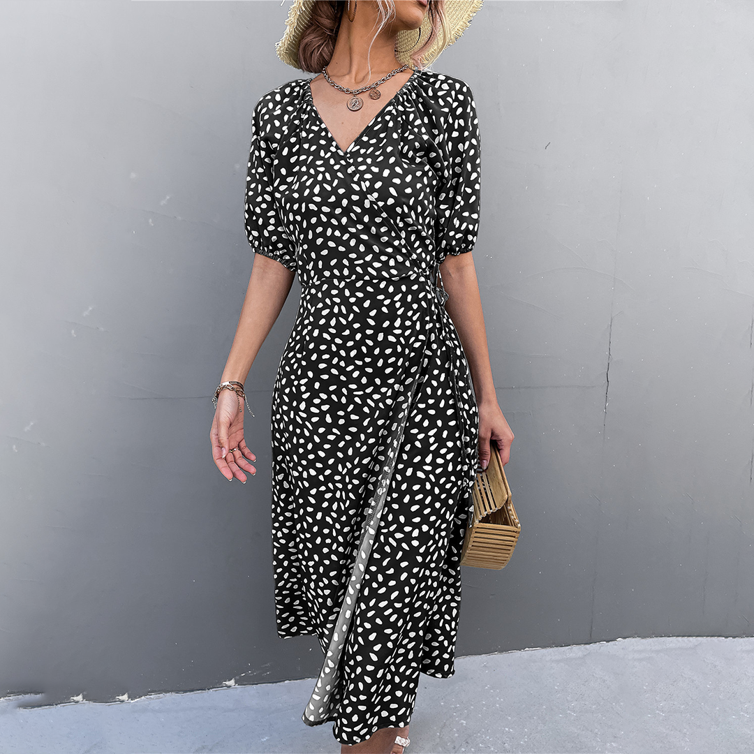 Seraphyne – Zomerse jurk met kruis V-hals en speelse splitdetails