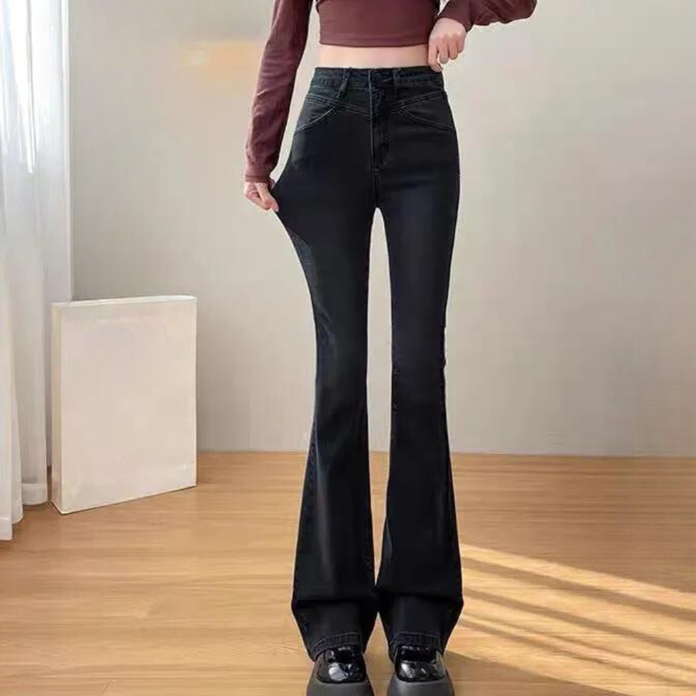 Virelle – Zwarte high-waist flared broek met retro elegantie en moderne flair