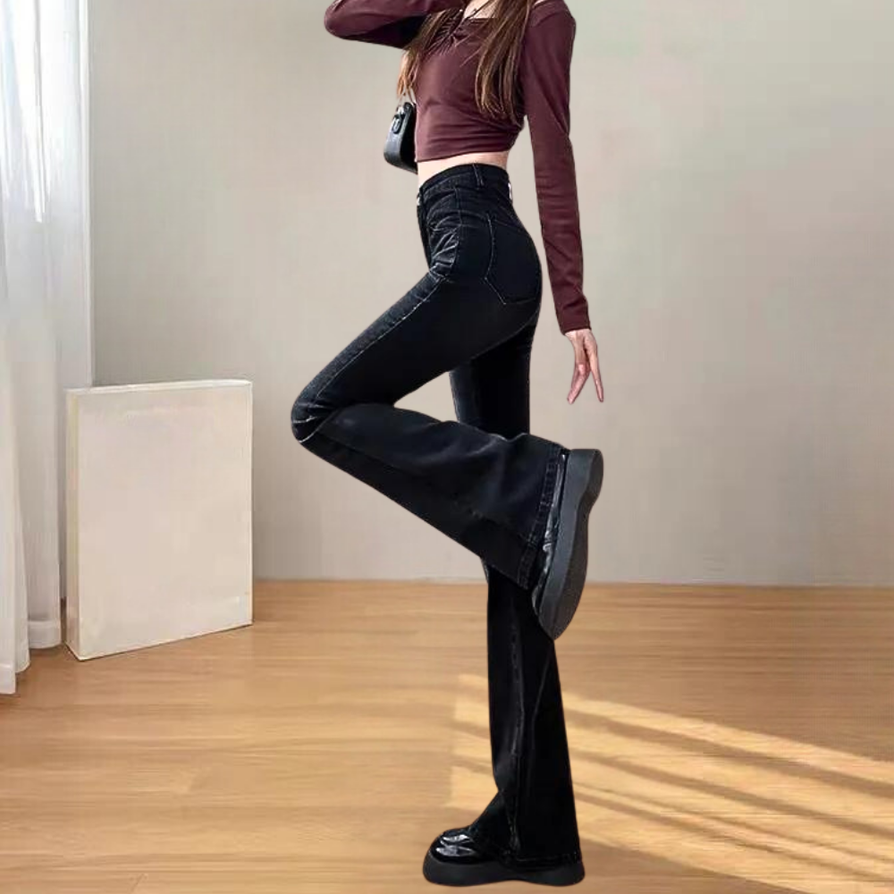 Virelle – Zwarte high-waist flared broek met retro elegantie en moderne flair