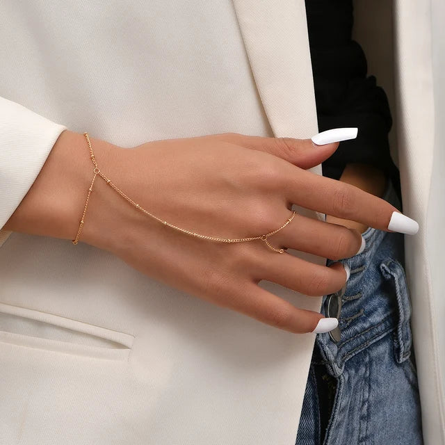 Aurelia Hand Chain – Verfijnde Elegantielijn in Goud