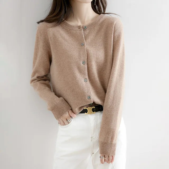 Celestine Cashmere Cardigan – tijdloze damescardigan met luxe zachtheid en klassieke knoopsluiting