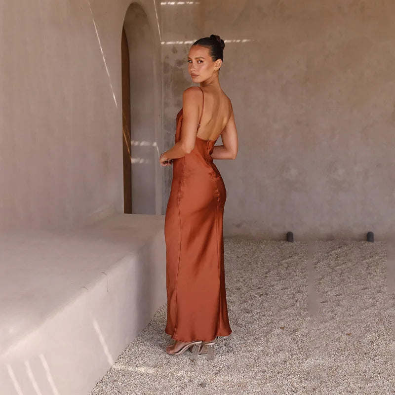 Satijnen maxi-jurk voor dames met open rug – elegant en feestelijk