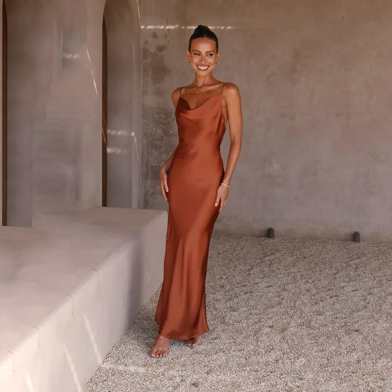 Satijnen maxi-jurk voor dames met open rug – elegant en feestelijk