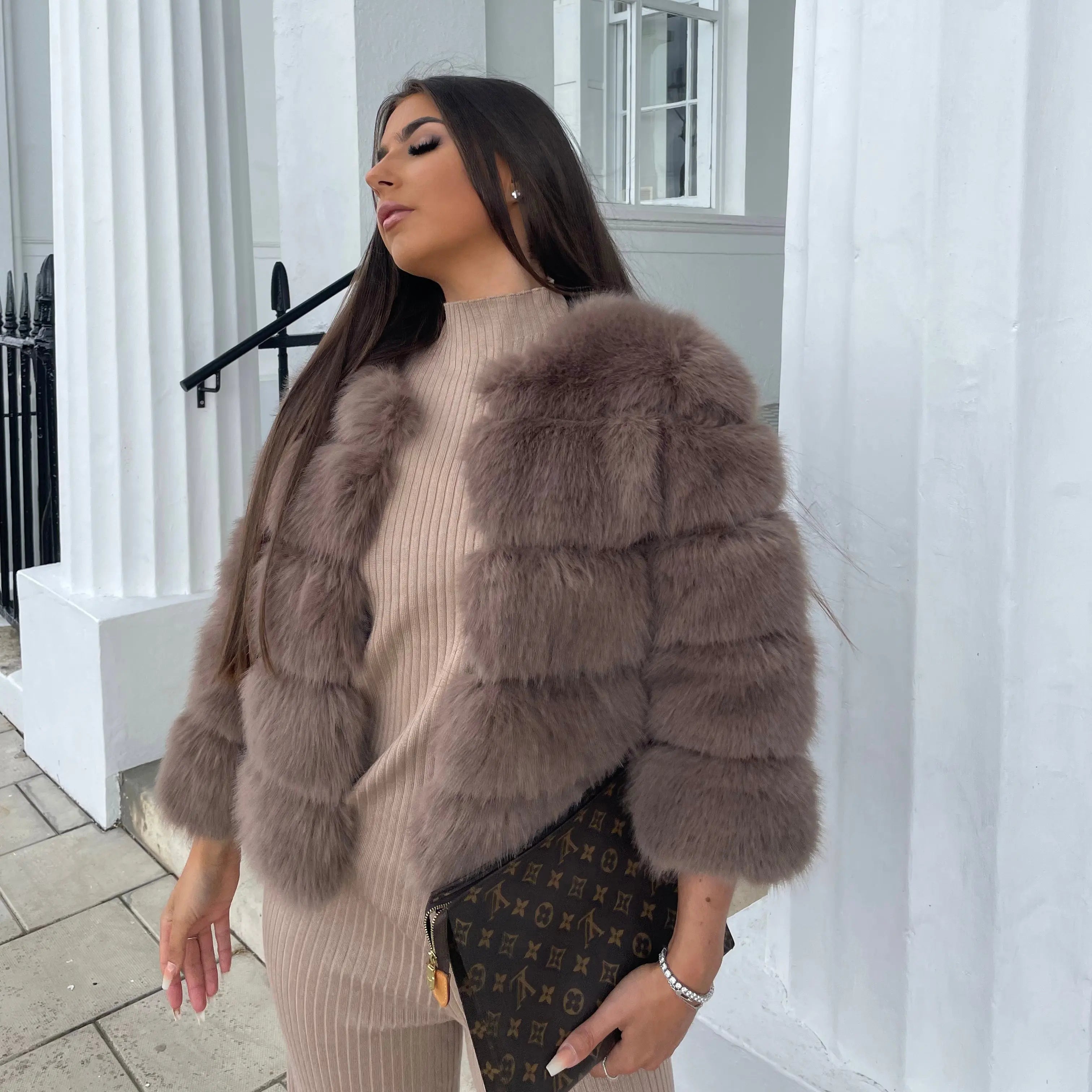 Marvella Bontjas – Luxe Warmte met een Glamoureuze Touch