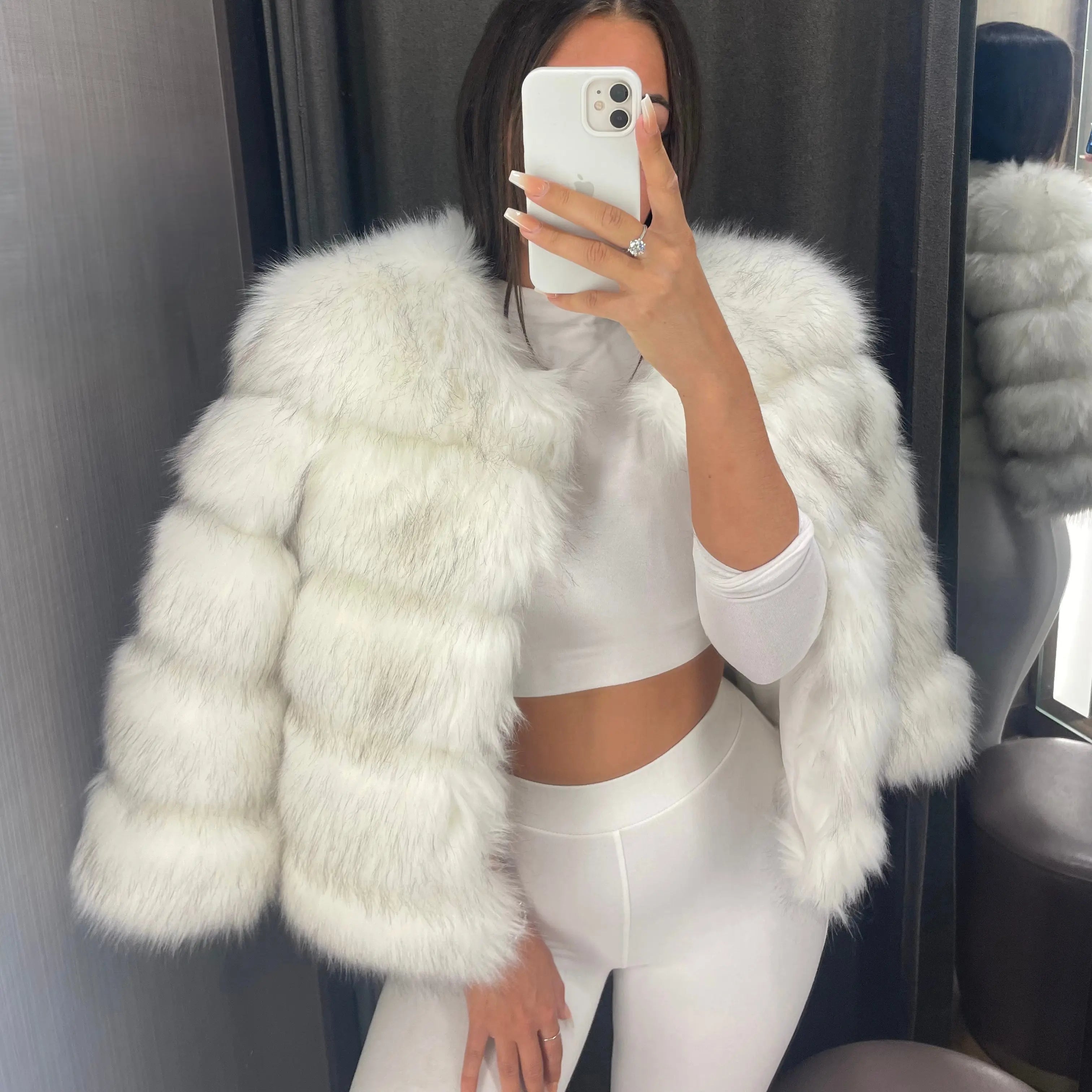 Marvella Bontjas – Luxe Warmte met een Glamoureuze Touch