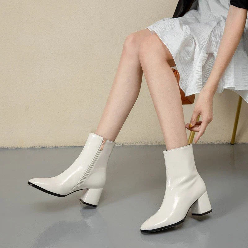 Seraphine – Zachte Lakleren Enkellaarzen met Tijdloze Glans en Elegant Comfort