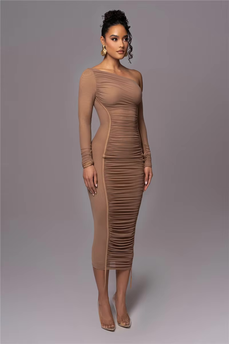 Elegante dames midi jurk met moderne verfijnde pasvorm