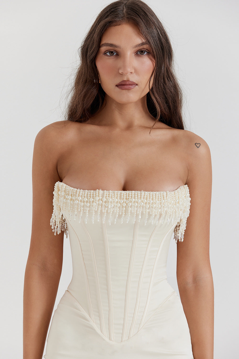 Elegante strapless midi jurk met pareldetails voor dames