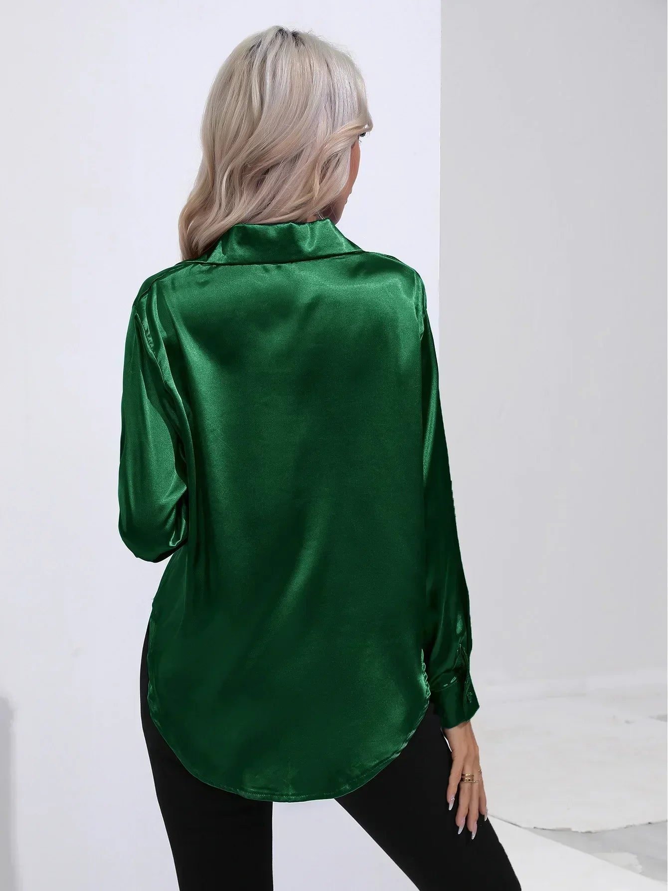 Serenya – Satijnen Blouse met Lange Mouwen, Elegant & Tijdloos voor Kantoor en Events