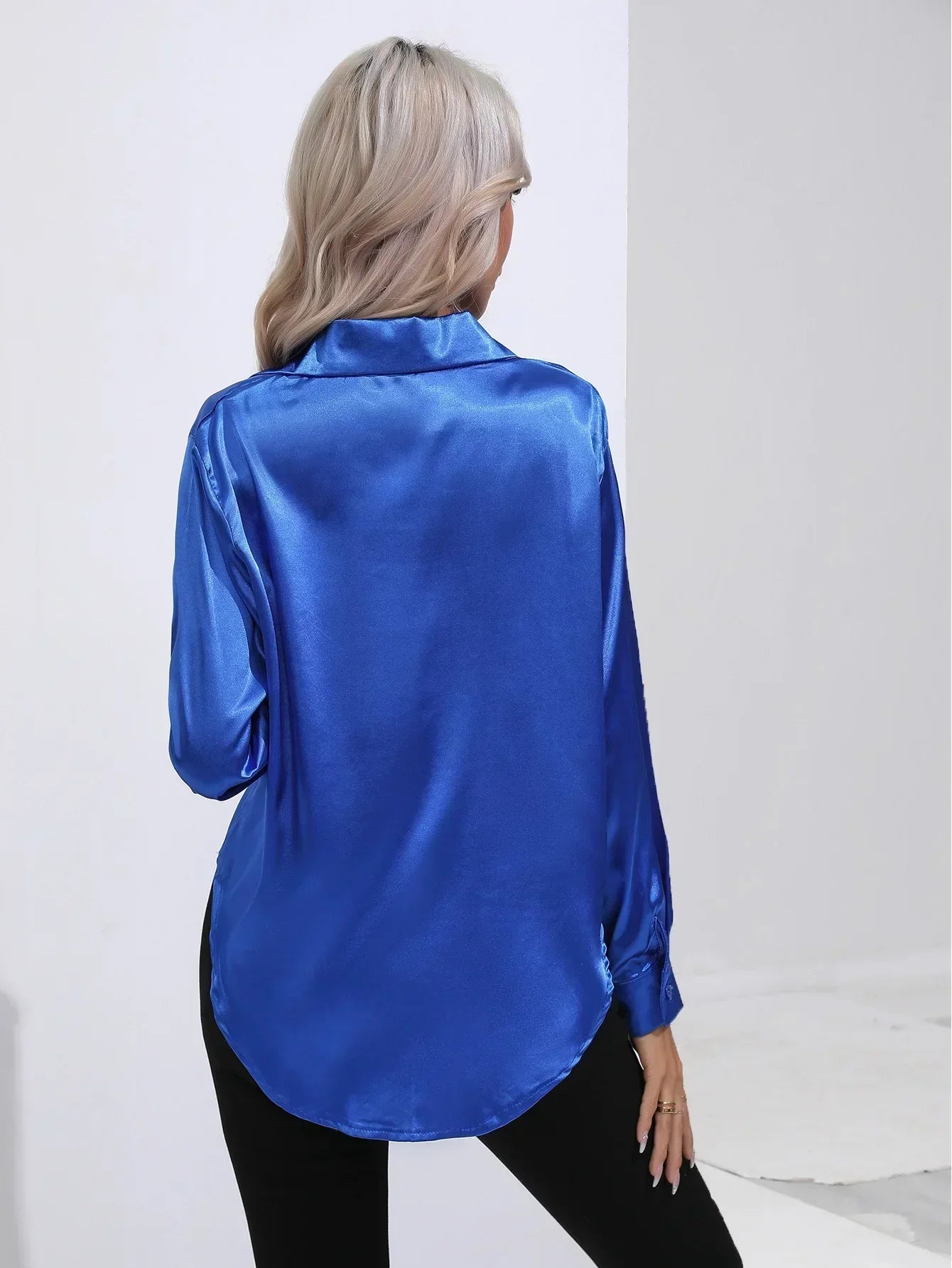 Serenya – Satijnen Blouse met Lange Mouwen, Elegant & Tijdloos voor Kantoor en Events