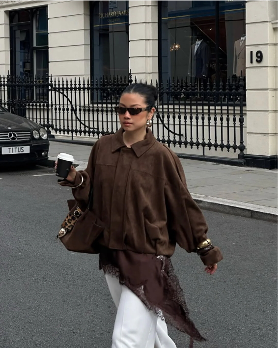 Renelle – Oversized dames suède jas met moderne city-chic uitstraling
