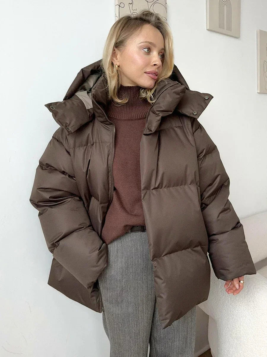 Nolene – Luxe gevoerde dames winterjas met getailleerde pasvorm en verstelbare capuchon