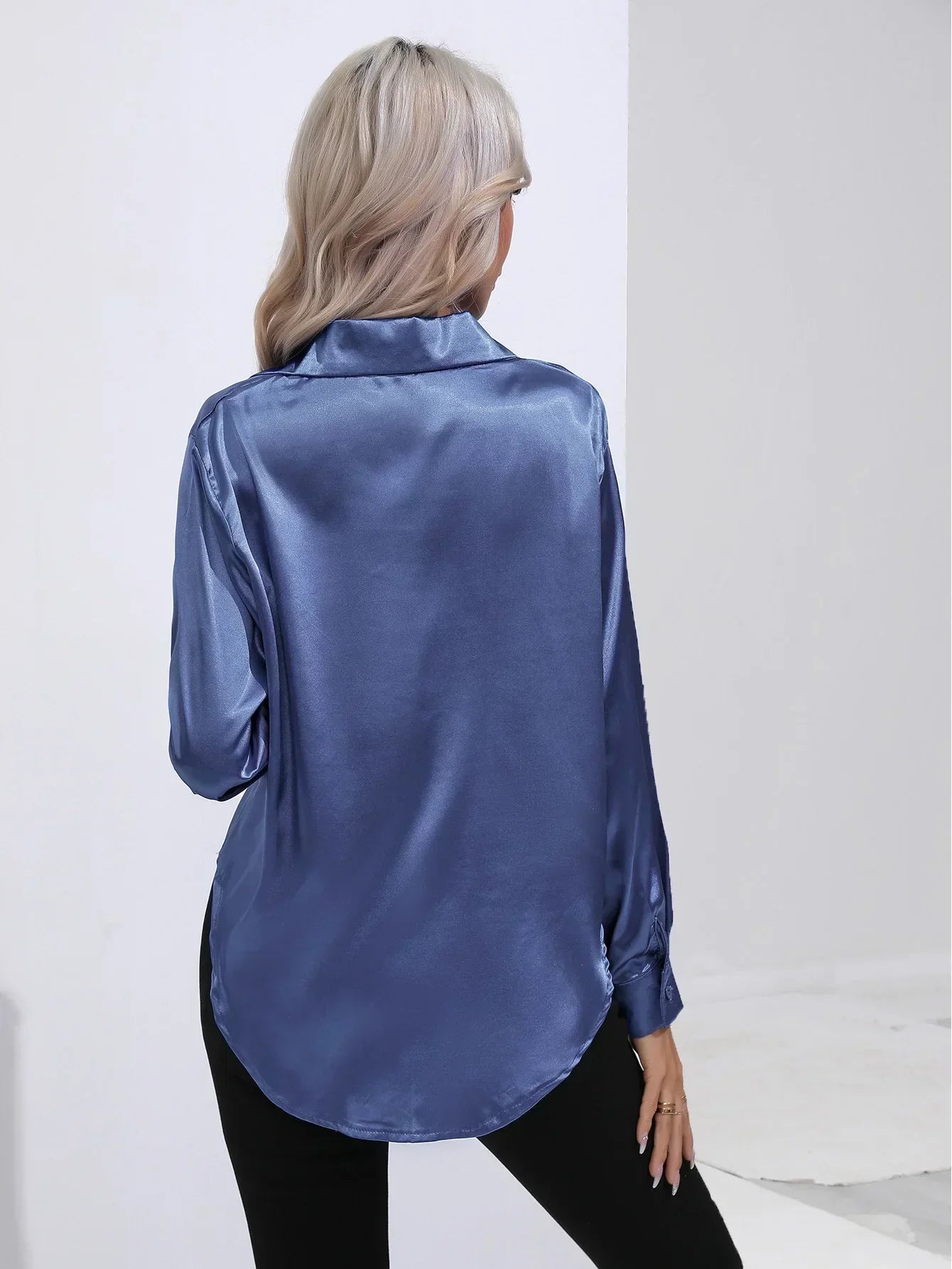 Serenya – Satijnen Blouse met Lange Mouwen, Elegant & Tijdloos voor Kantoor en Events