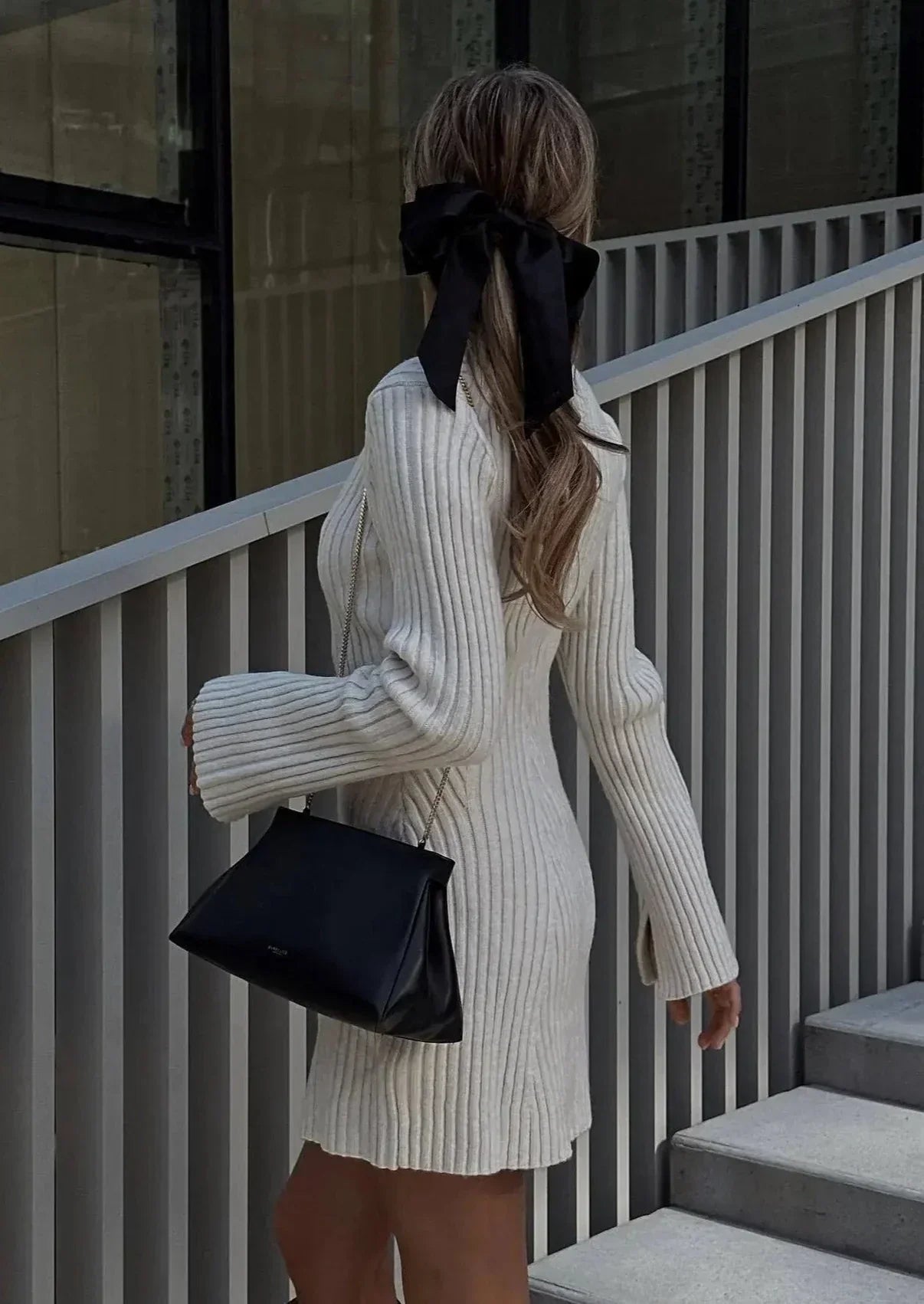 Selina Ribgebreide Sweaterjurk – Waar Warmte en Elegantie Samenkomen