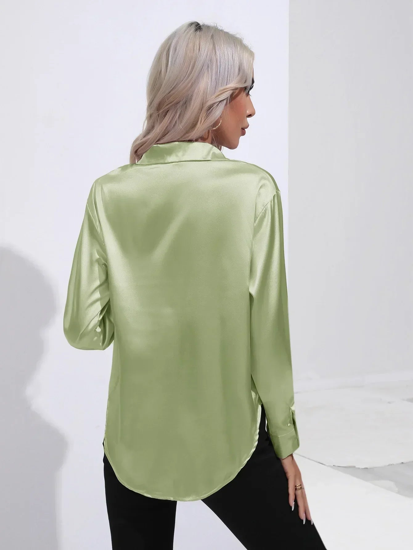 Serenya – Satijnen Blouse met Lange Mouwen, Elegant & Tijdloos voor Kantoor en Events