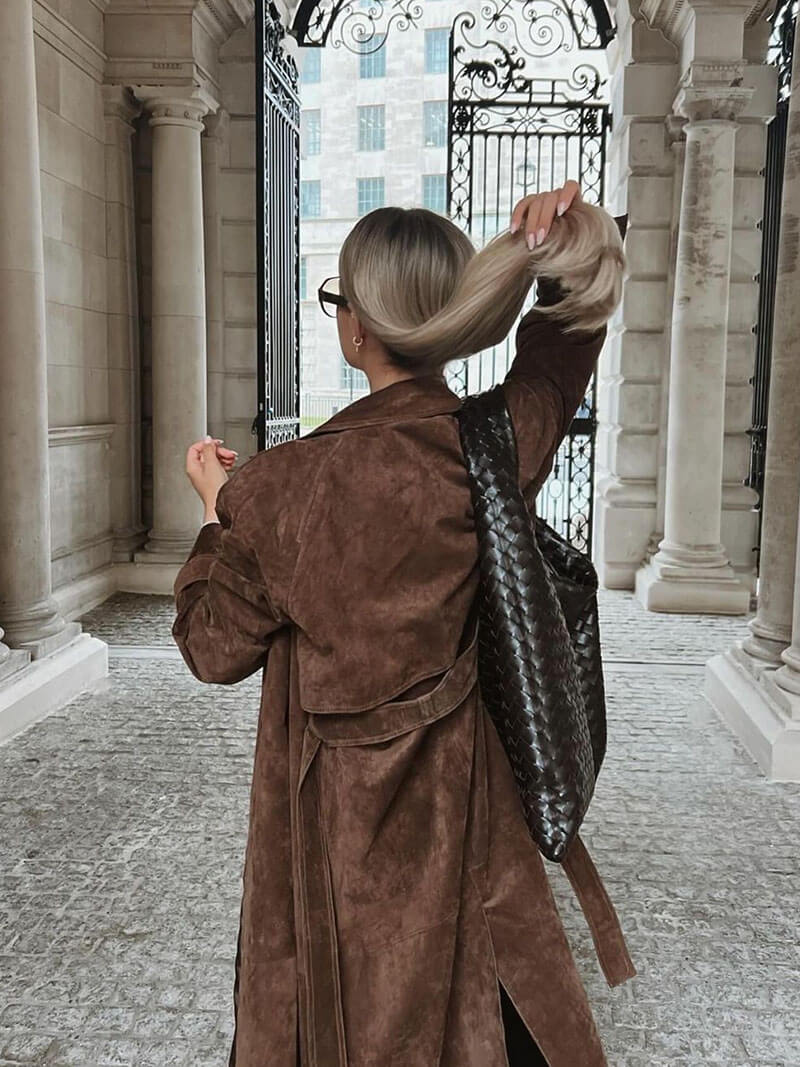 Amelise Vegan Suede Trench – Tijdloze Luxe in een Duurzame Vorm