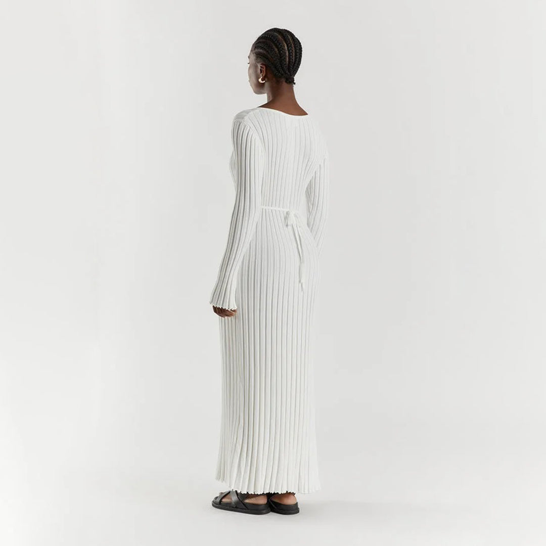 Loréva – Ribgebreide Midi Jurk met Verstelbare Taille en Elegant V-Silhouet