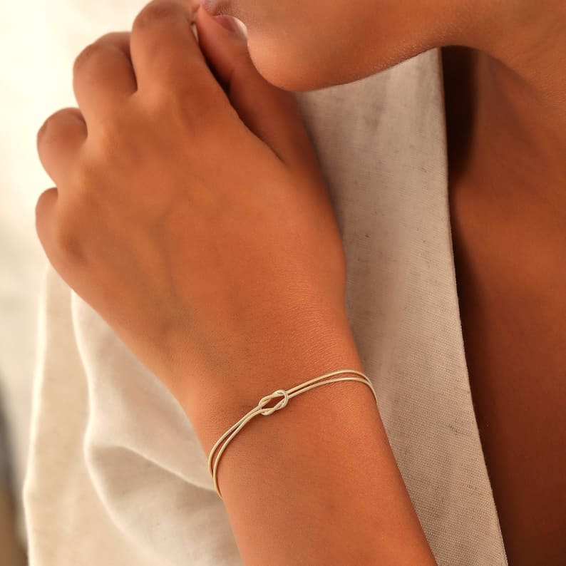 Seraphina - Elegante Liefdesknoop Armband van Hoogwaardige Kralen voor een Tijdloze Look