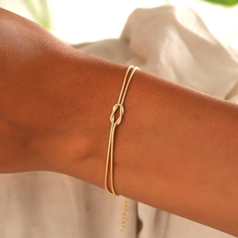 Seraphina - Elegante Liefdesknoop Armband van Hoogwaardige Kralen voor een Tijdloze Look