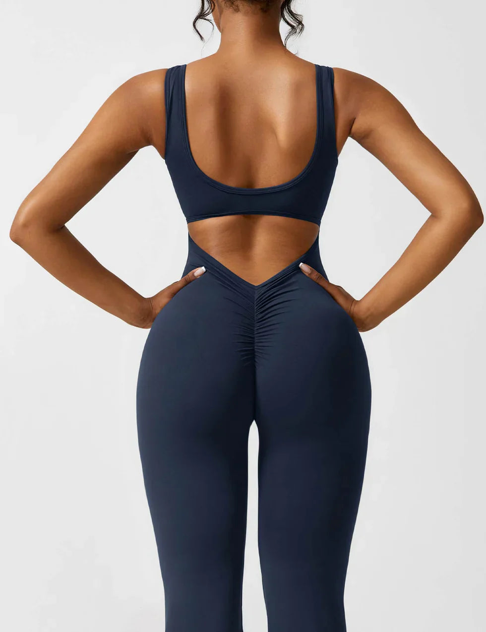 Elenaya – Flared shaping jumpsuit met diepe V-rug