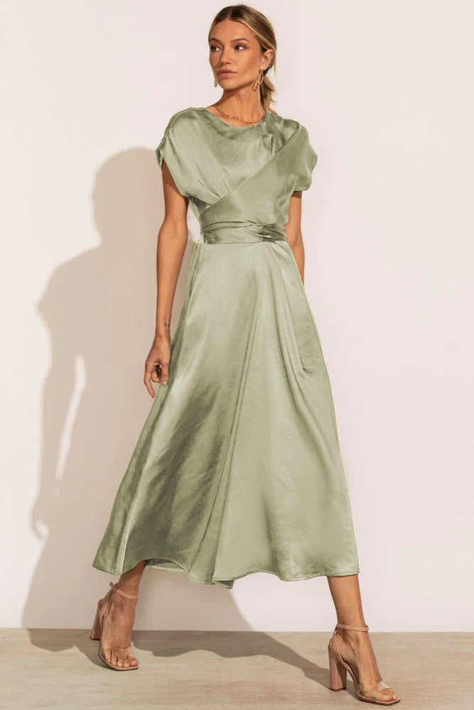 Isolde - Luxe Satijnen Midi Jurk met V-Hals en Verfijnd Tailleaccent voor een Elegante Uiterlijk