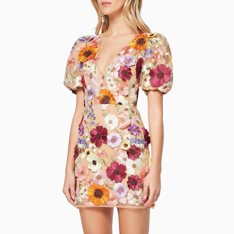 Dames jurk met V-hals, pofmouwen en bloemenapplicaties – polyester