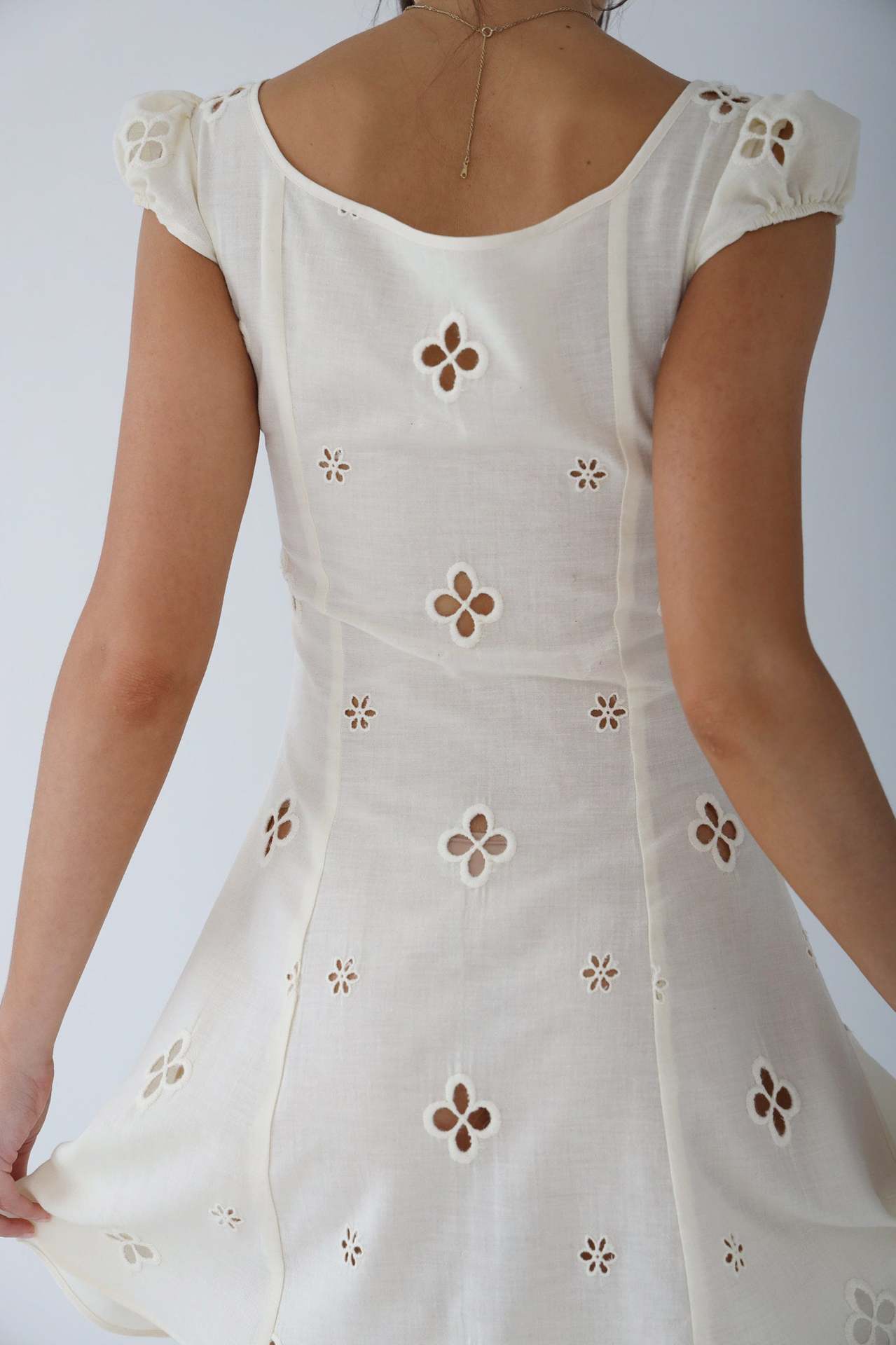 Isavella – Katoenen midi-jurk met vintage borduursels